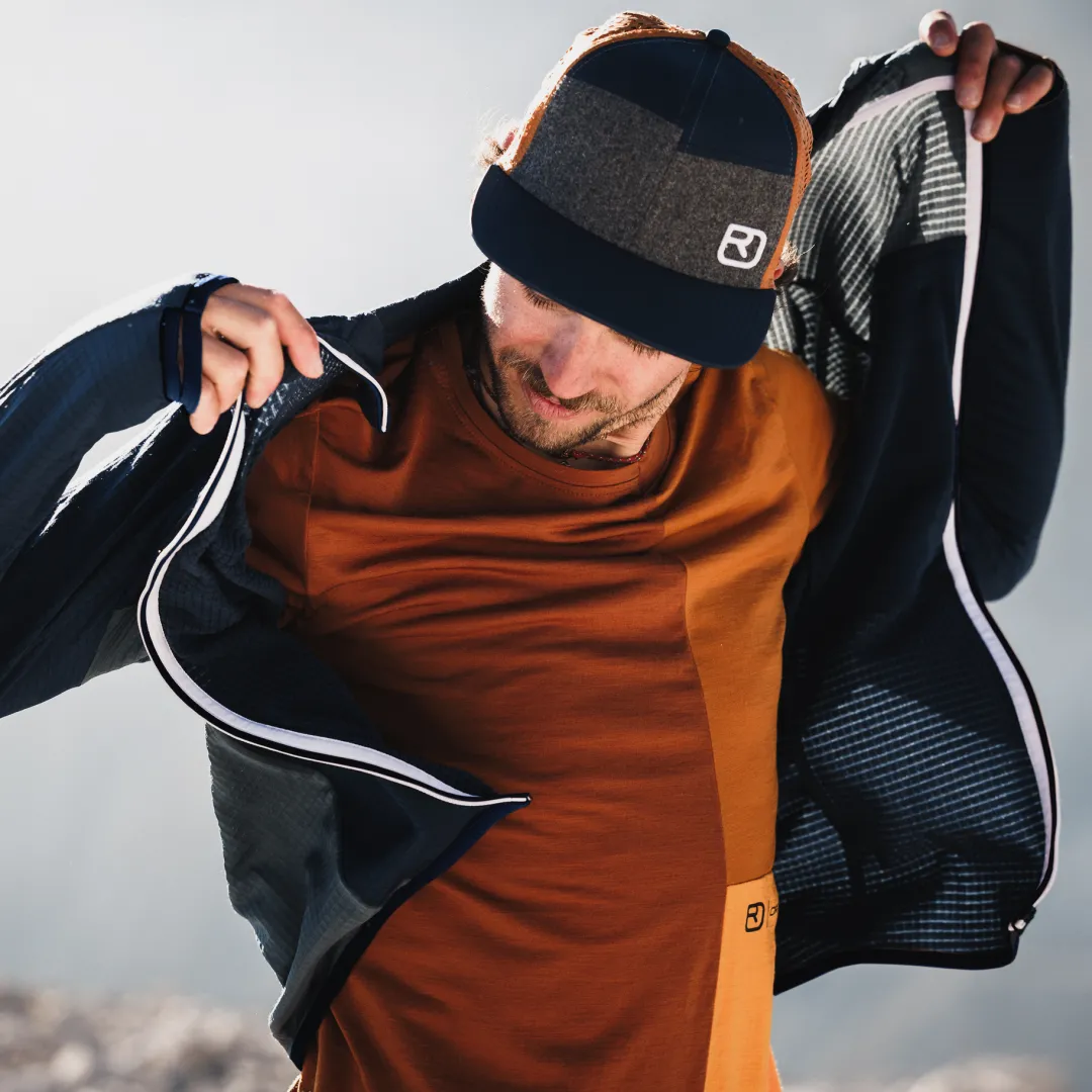 ORTOVOX Hoodies & Fleece-Jacken^FLEECE LIGHT GRID HOODED JKT M deepocean